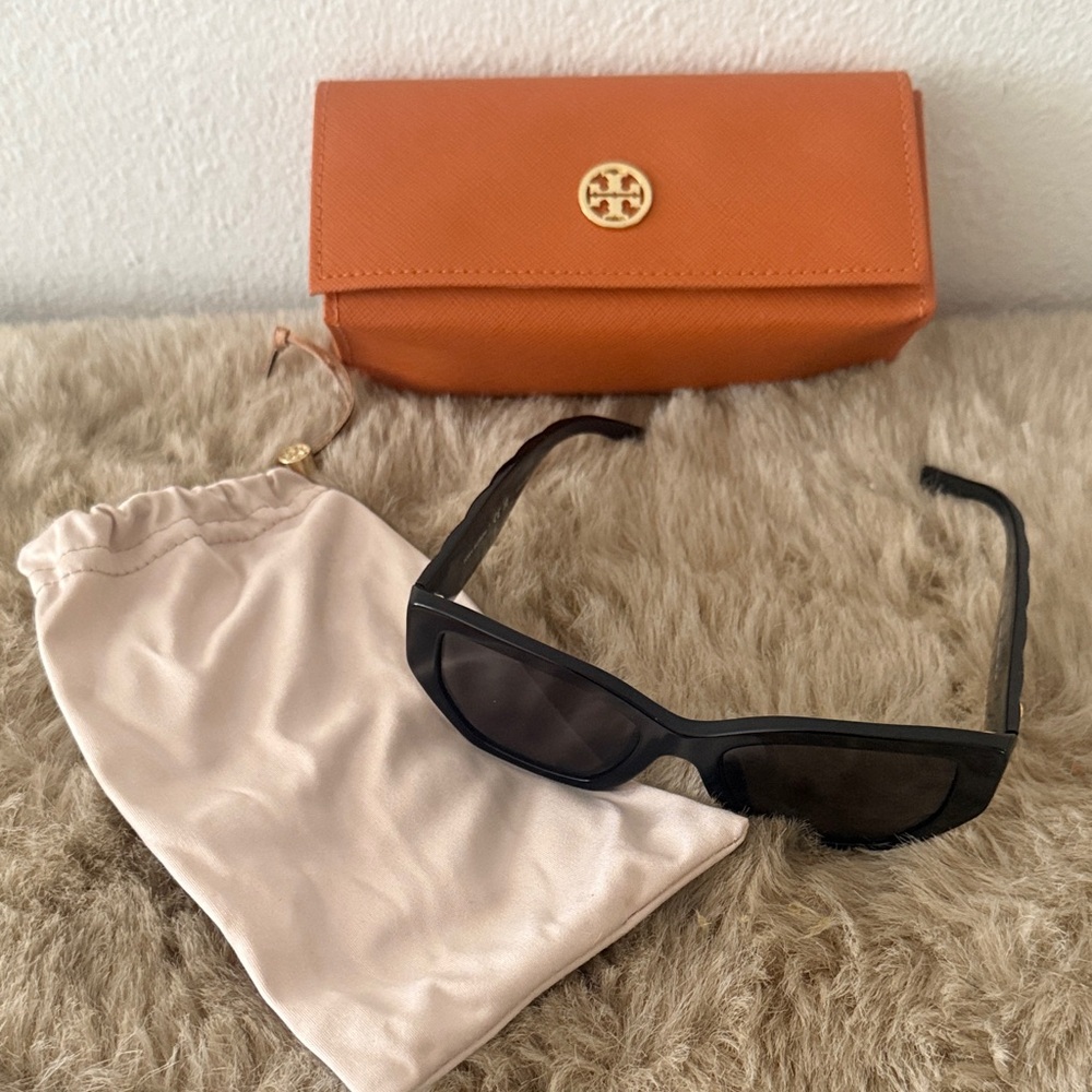 TORY BURCH Polarized Women's Black Squared Cat Eye Sunglasses - Picture 4 of 12
